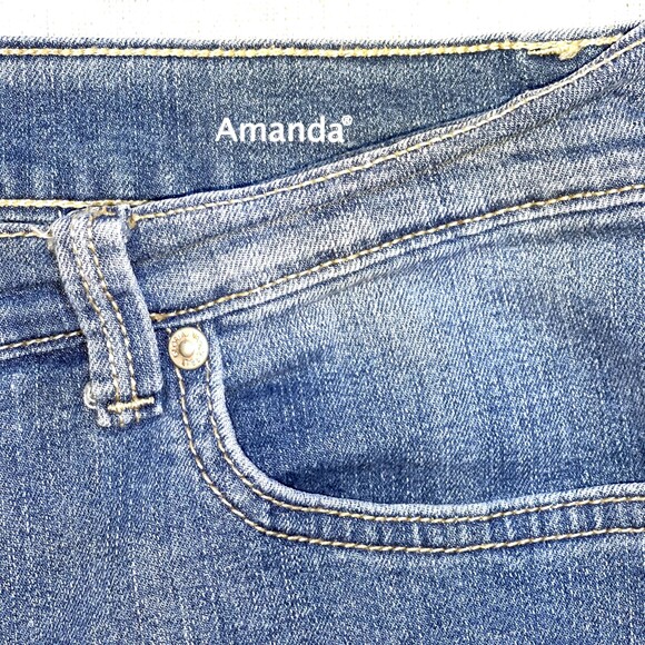 Gloria Vanderbilt | Petite Embroidered Amanda Capri | 14P - Picture 7 of 9